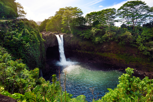 Rainbow Falls waterfall in Hilo, Wiluku River State Park, Hawaii